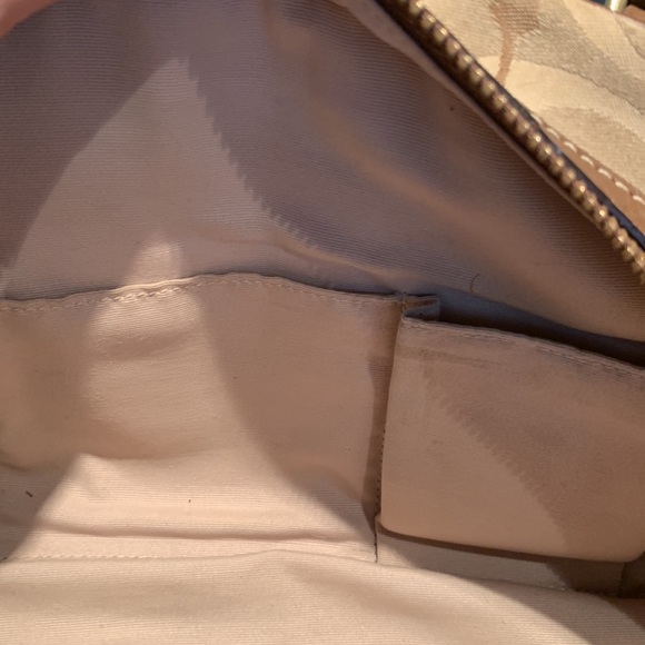 Well Loved Coach Logo Handbag - Picture 10 of 15